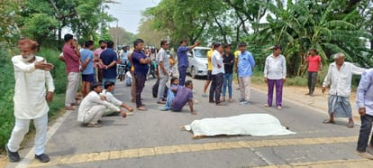 Baghpat: No place  found in crematorium, villagers forced to perform last rites of a young man on raodside