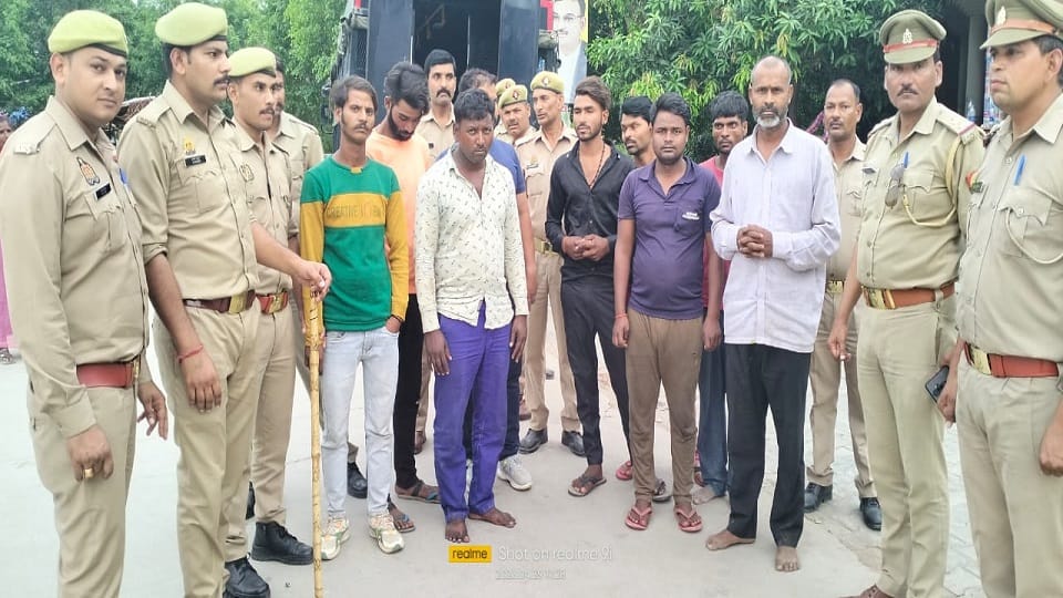 Kanpur Dehat: Stone pelting and ruckus in police station, sent nine including constable to jail