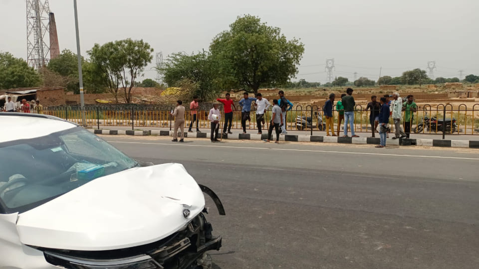 Two youths died in car collision in Mainpuri While car driver was seriously injured