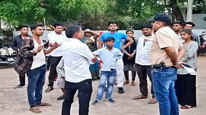 Chhatarpur News Brother-in-law assaulted brother-in-law on the forelane