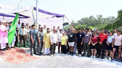 Lt Governor flag offs marathon to celebrate 100th episode of Hon’ble Shri Narendra Modi Ji's Mann Ki Baat