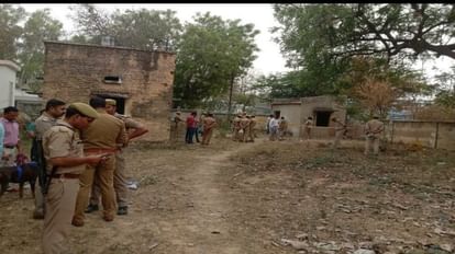 UP: मथुरा जंक्शन पर पंप हाउस की कोठरी में मिली युवती की निर्वस्त्र लाश, ऐसी बर्बरता; हालत देख सहम गई पुलिस Dead body of a naked girl found in the closet of pump house at Mathura Junction
