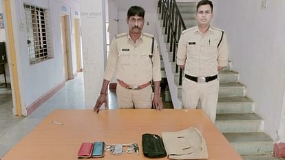 Rajgarh Crime: ब्यावरा शहर में IDFC बैंक की महिला कैशियर से लूटपाट करने वाले दो आरोपी गिरफ्तार, सामान बरामद Rajgarh Crime Two accused arrested for robbing IDFC Bank female cashier in Biaora city