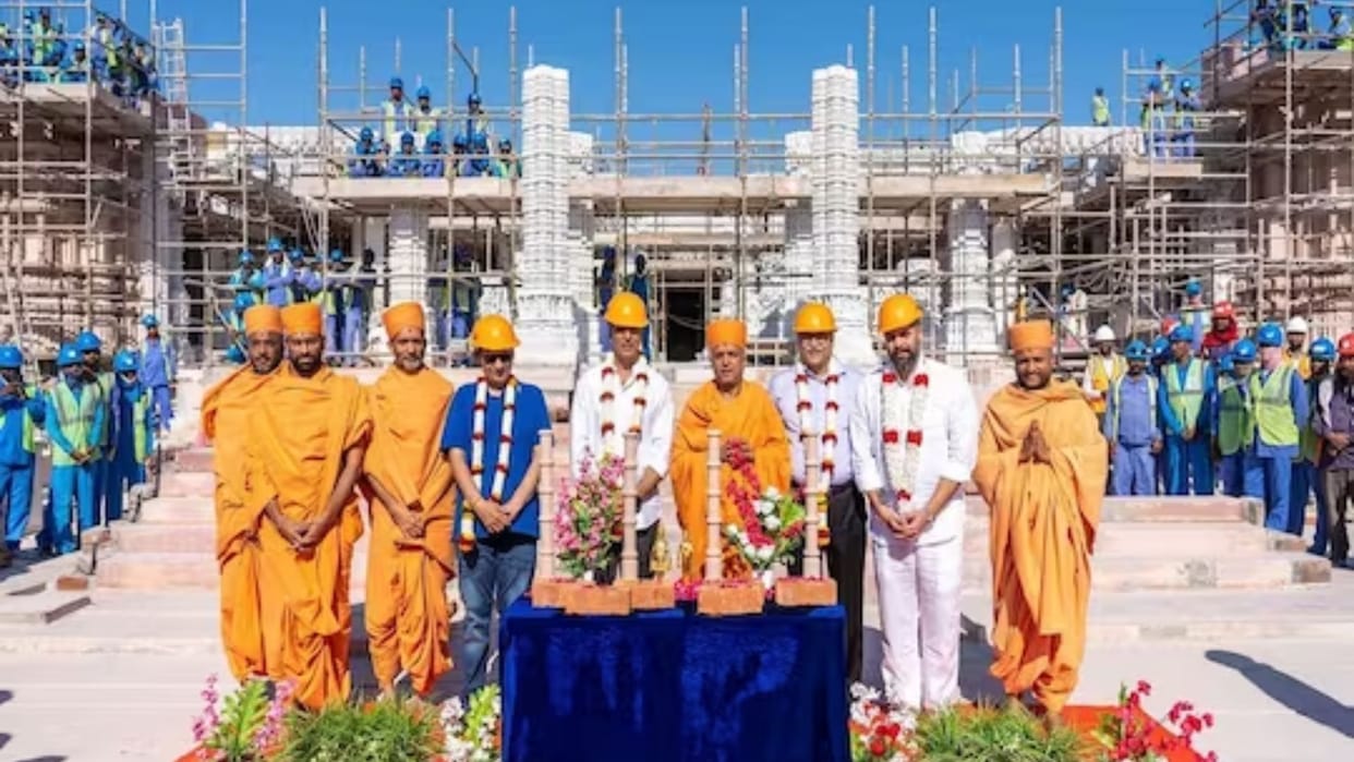 akshay kumar visit baps hindu mandir in abu dhabi know the details here