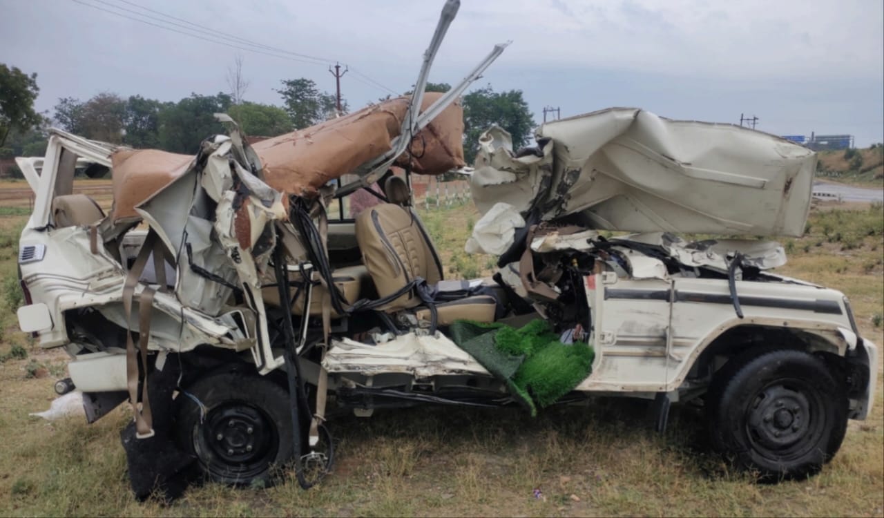 Five people killed in Road accident on Purvanchal Expressway see in pictures
