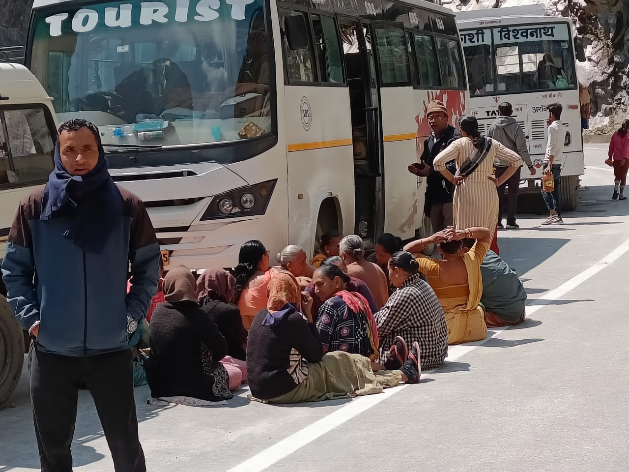 Badrinath Highway Closed Due to Landslide long traffic jam in Marwari bride and pilgrims Stuck Photos