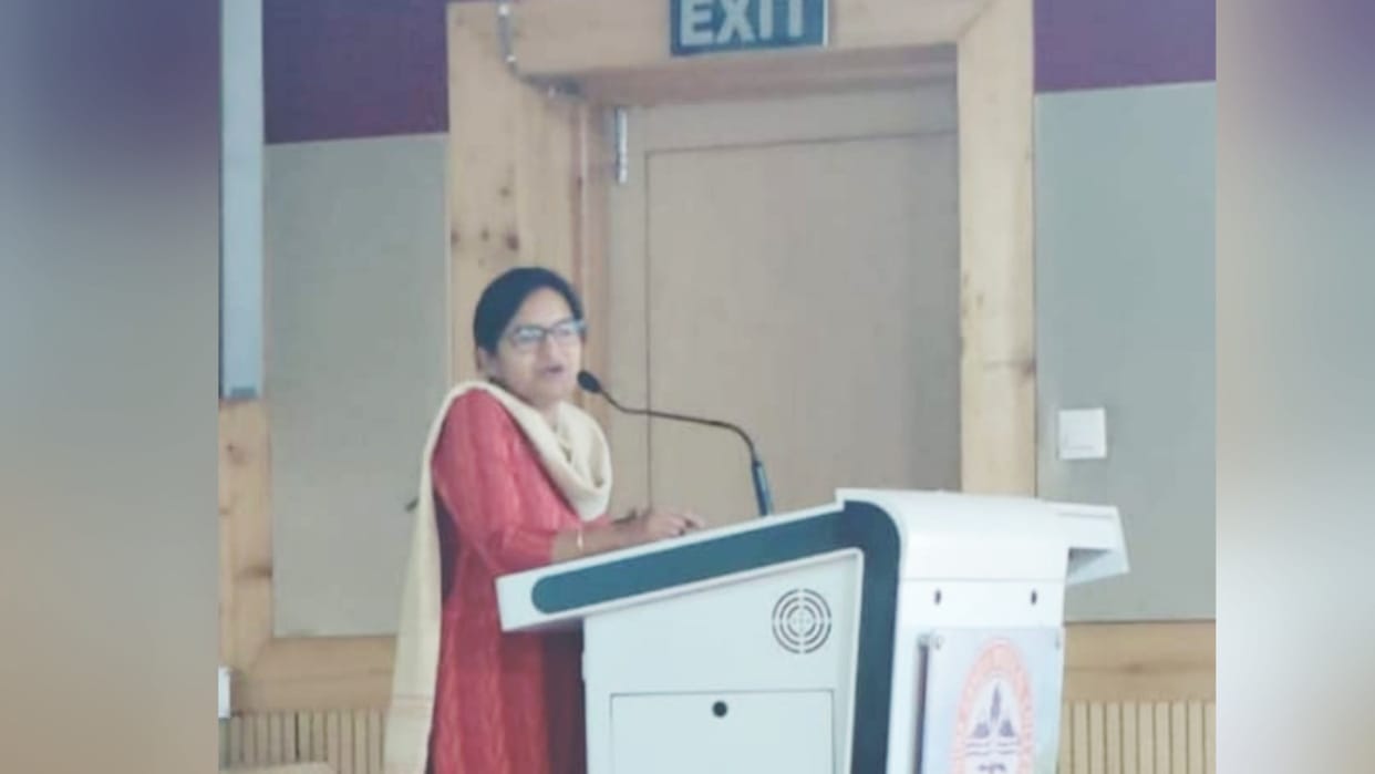 Dr Nidhi Sharma presentation in Raj Bhavan Himachal Pradesh on drug use disorders