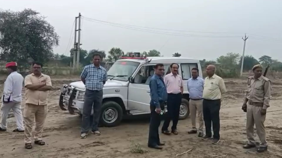 case of cheating lakhs of people of Delhi NCR came to light by showing plot of Khadar land in Mathura