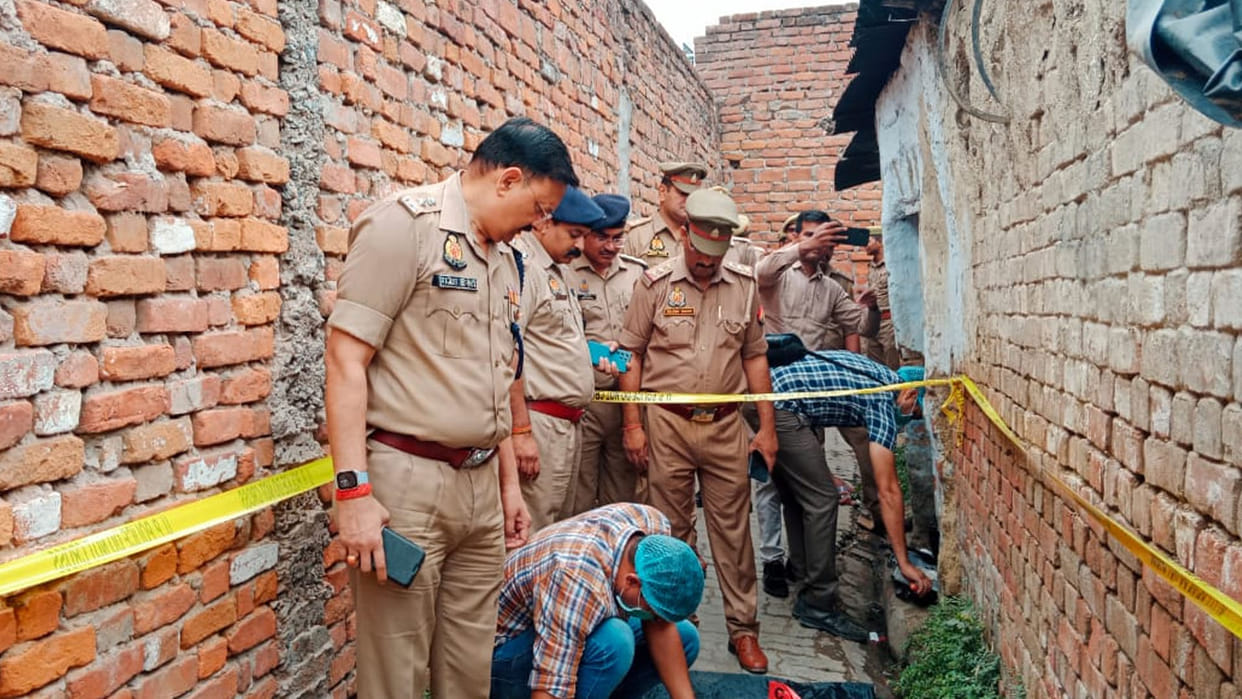 Hardoi Crime: Brutal murder of a man by crushing his head with a brick