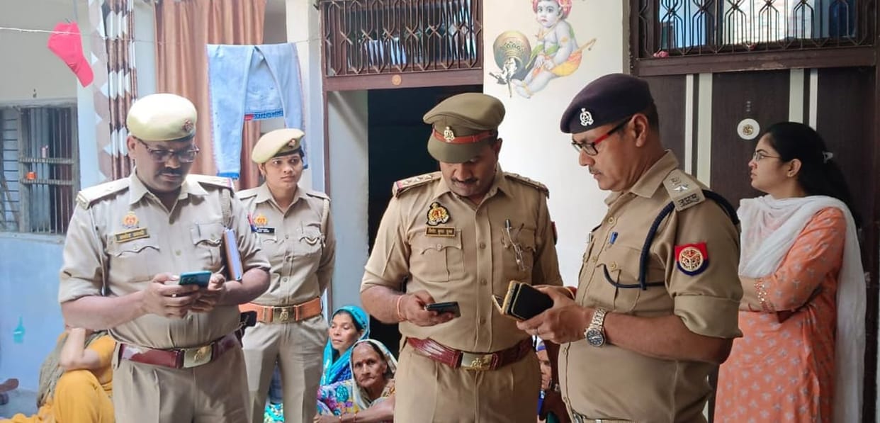 Suspicious death of married woman in Farrukhabad, dead body found hanging, dispute over child