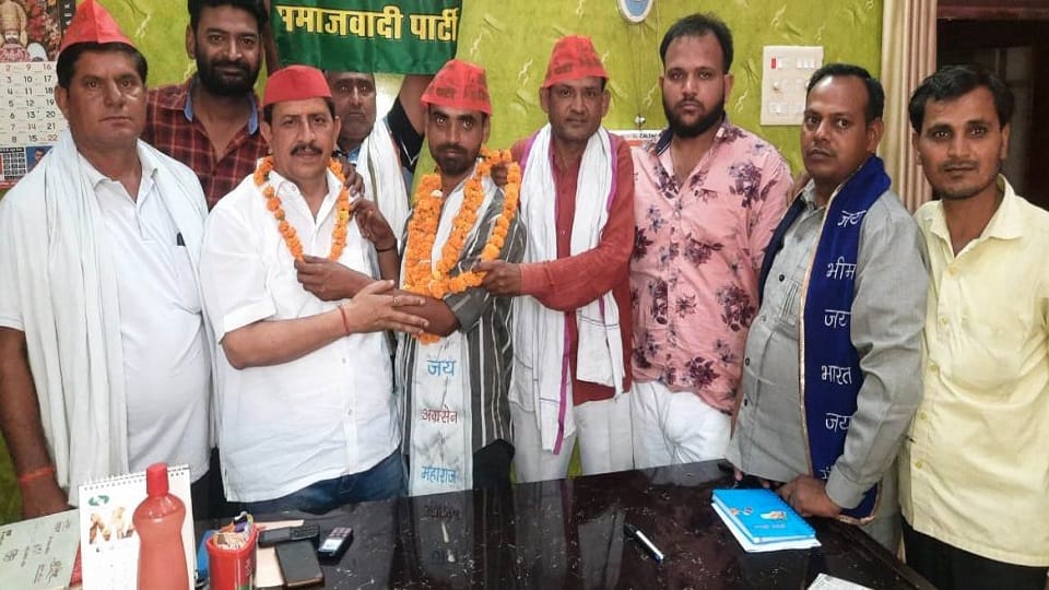 office bearers not reach election campaign Congress candidate gave support to SP