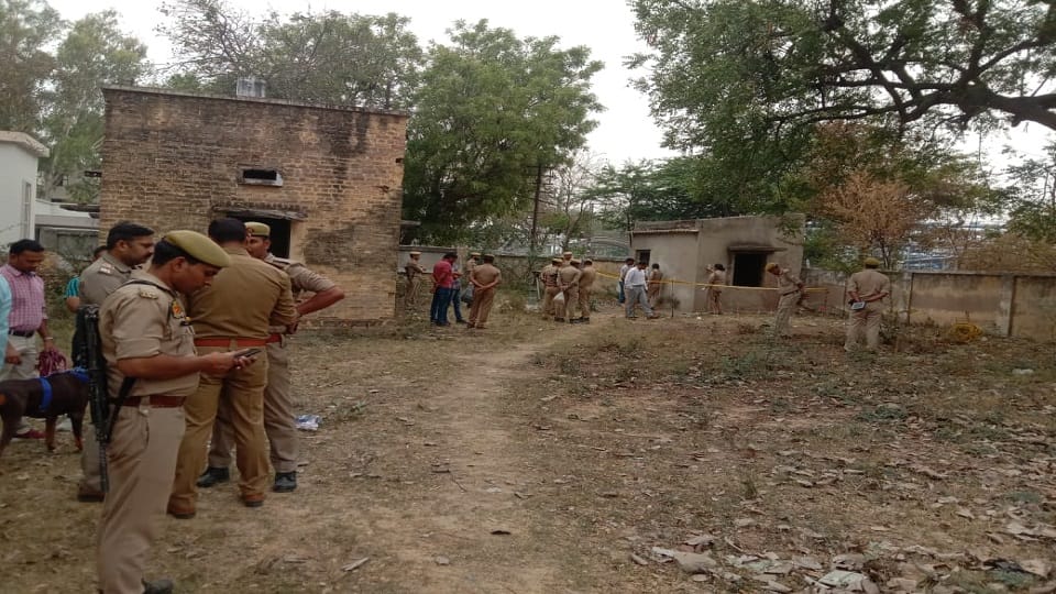 Dead body of a naked girl found in the closet of pump house at Mathura Junction