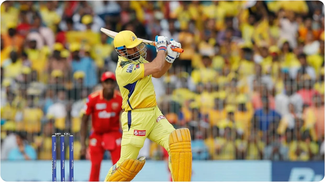 Ms Dhoni hits two sixes in last two balls against PBKS in IPL 2023 of Sam Curran balls