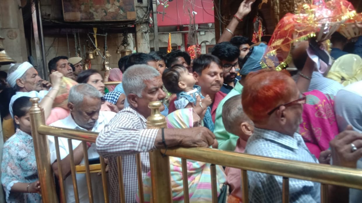 Devotees pay obeisance at mata chintpurni temple una himachal pradesh