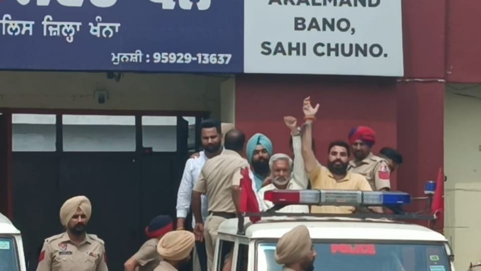 Seven Leaders of Aam Aadmi Party arrested for threatening shopkeeper in Khanna