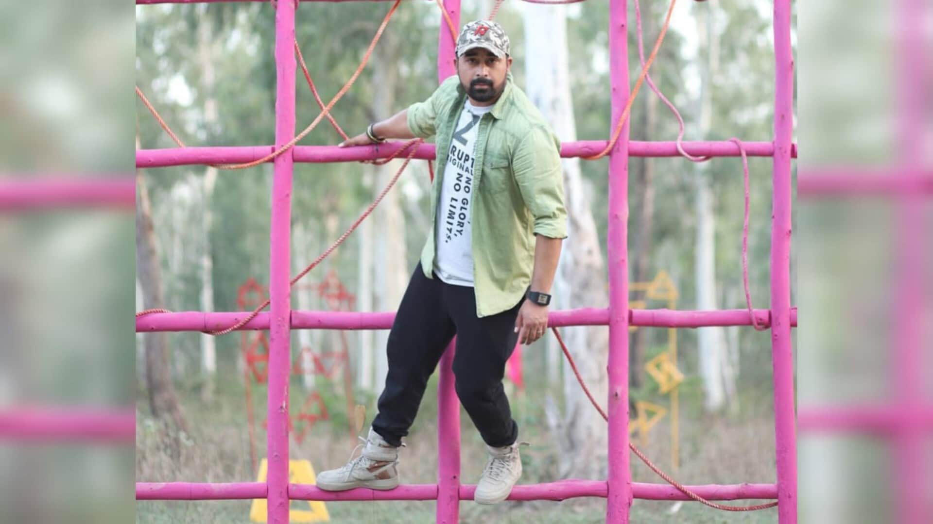 Famous TV Host Rannvijay Singha Trendy Shoes Collection Fashion Tips in Hindi