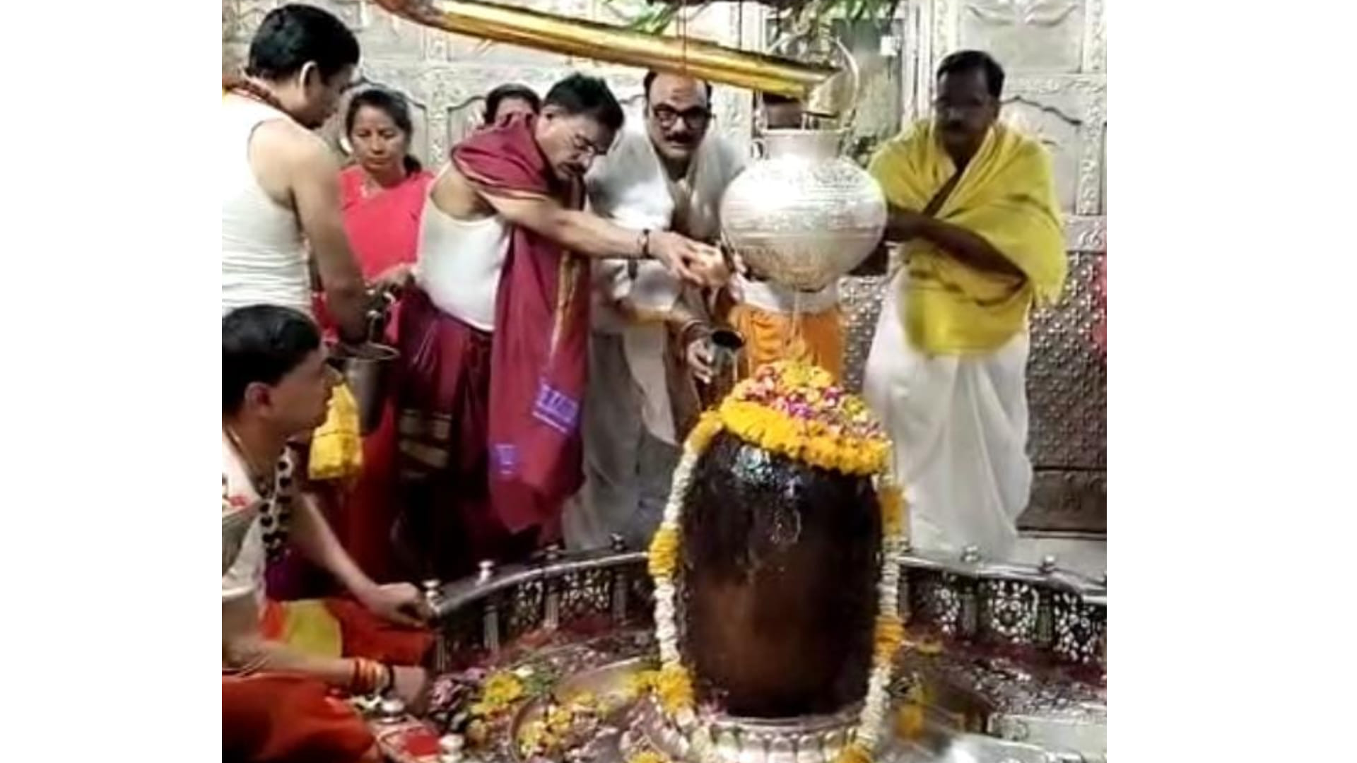 Union Minister Narendra Singh Tomar and BJP State President VD Sharma visited Baba Mahakal