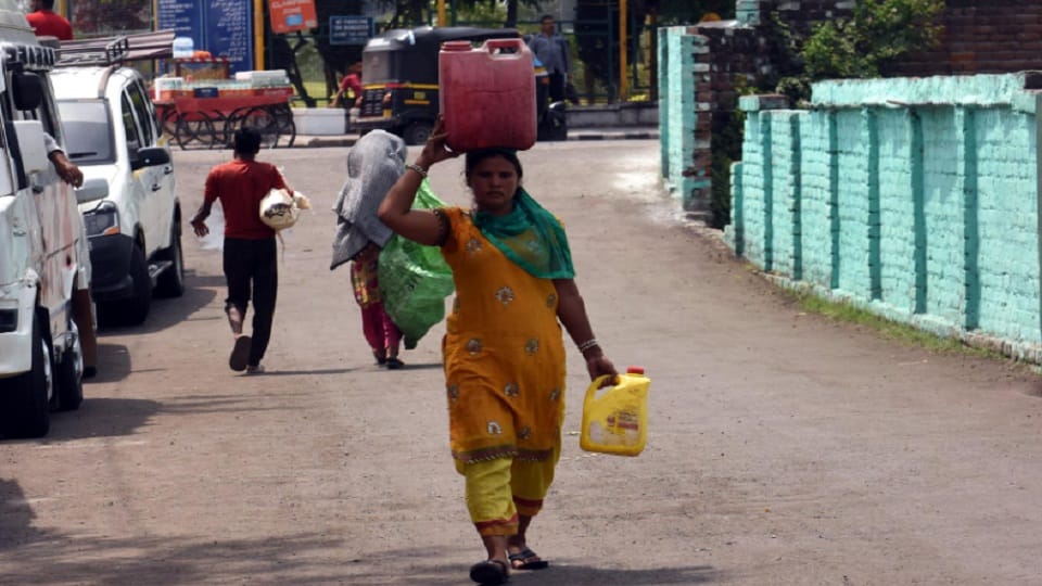 Leakage in rising main line of Jeetgarh UGR coming out of Chandrawal water purifier plant