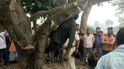 Bihar News : गोतिया में शादी के लिए कुलदेवता की पूजा में गया था रात में युवक, सुबह पेड़ से लटकता मिला बिहार: समस्तीपुर में पेड़ से लटका मिला युवक का शव, पूजा करने गया था
