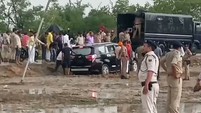 Bihar: Governor's vehicle stuck in mud, police gypsy became support
