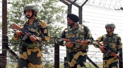 पुंछ आतंकी हमला: भाटादूड़ियां के जंगलों में आतंकियों की रात में भी तलाश जारी, अब तक 230 लोगों से पूछताछ Poonch terror attack: Search for terrorists continues in Bhataduri forests, 230 people questioned