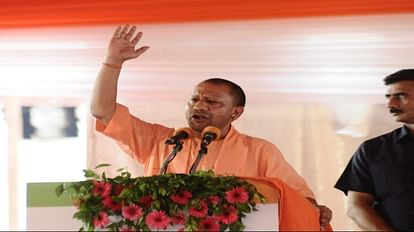 Pratapgarh: Chief Minister Yogi Adityanath roared at the opposition in the public meeting held in Pratapgarh