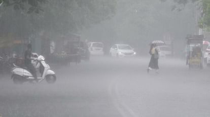 Weather Forecast today Monsoon Update Heavy rain alert in 22 states Ganga-Yamuna Hindon river at danger mark