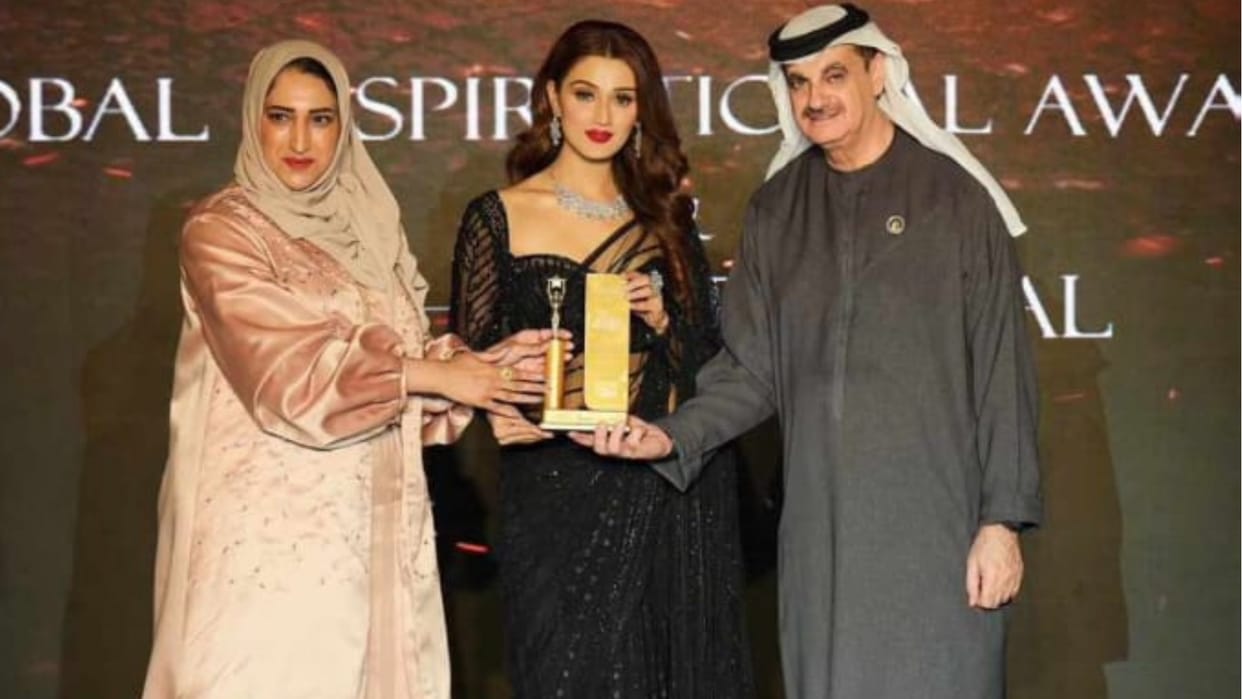 Actress Arushi Nishank received Fresh Face of Bollywood award in Dubai Uttarakhand news in hindi
