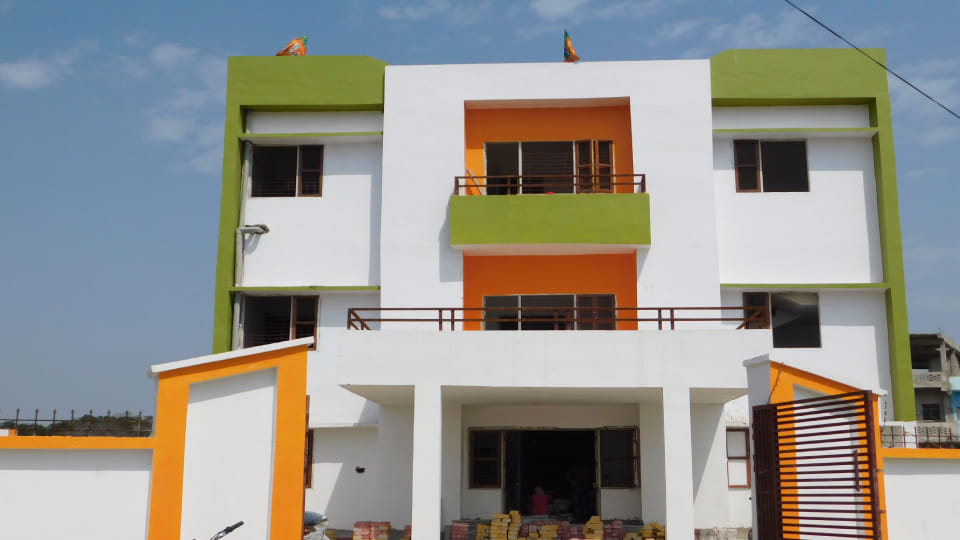 BJP expelled eight rebel leaders from party for six years In Mainpuri