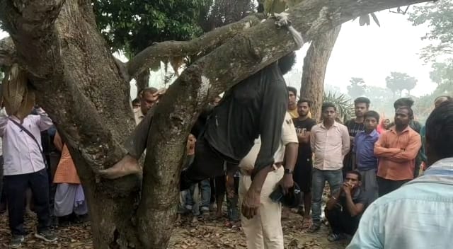 Bihar: Dead body of a young man found hanging from a tree in Samastipur, had gone to worship