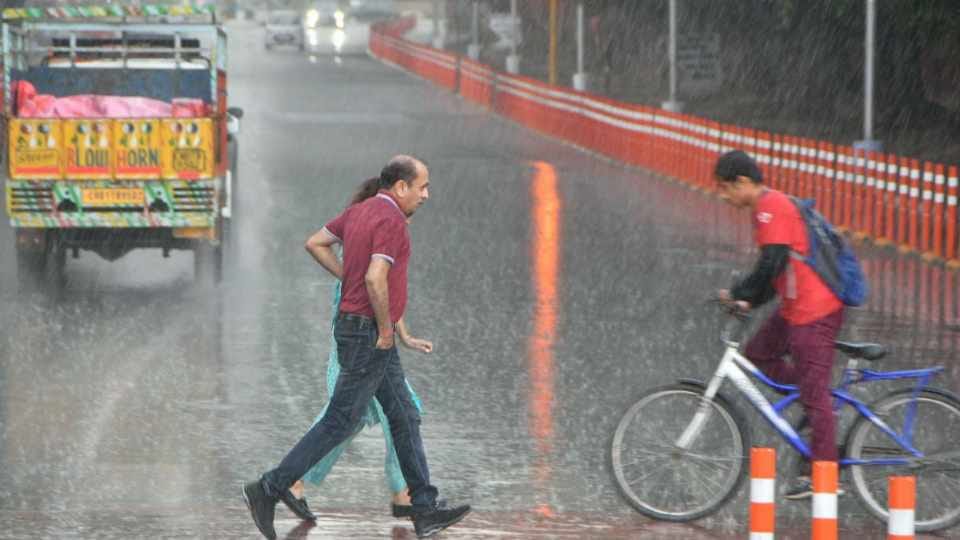 Temperature drops due to rain in Punjab