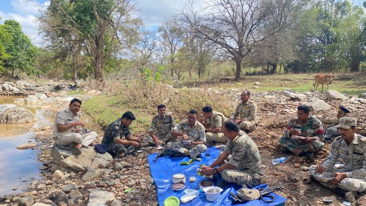 first naxalite encounter where in kabirdham jawans ate bore basi there