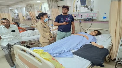 lady constable buried under garbage after truck overturned in Bareilly