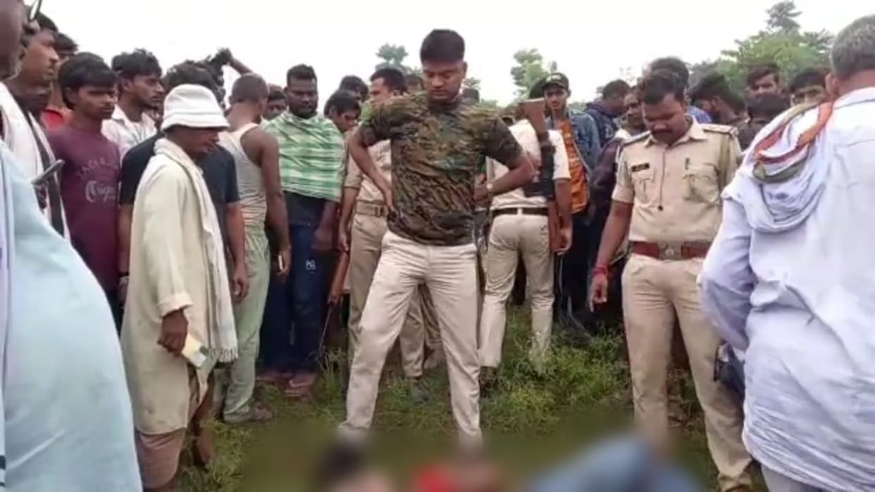 Dead body of a woman found in suspicious condition from a pond in Darbhanga, police engaged in solving mystery