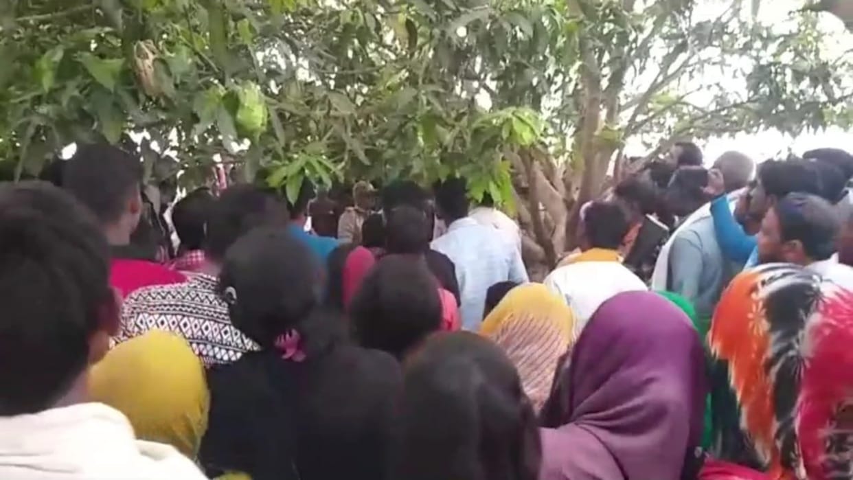Dead body of youth found hanging from tree in Darbhanga, mobile without sim recovered from nearby