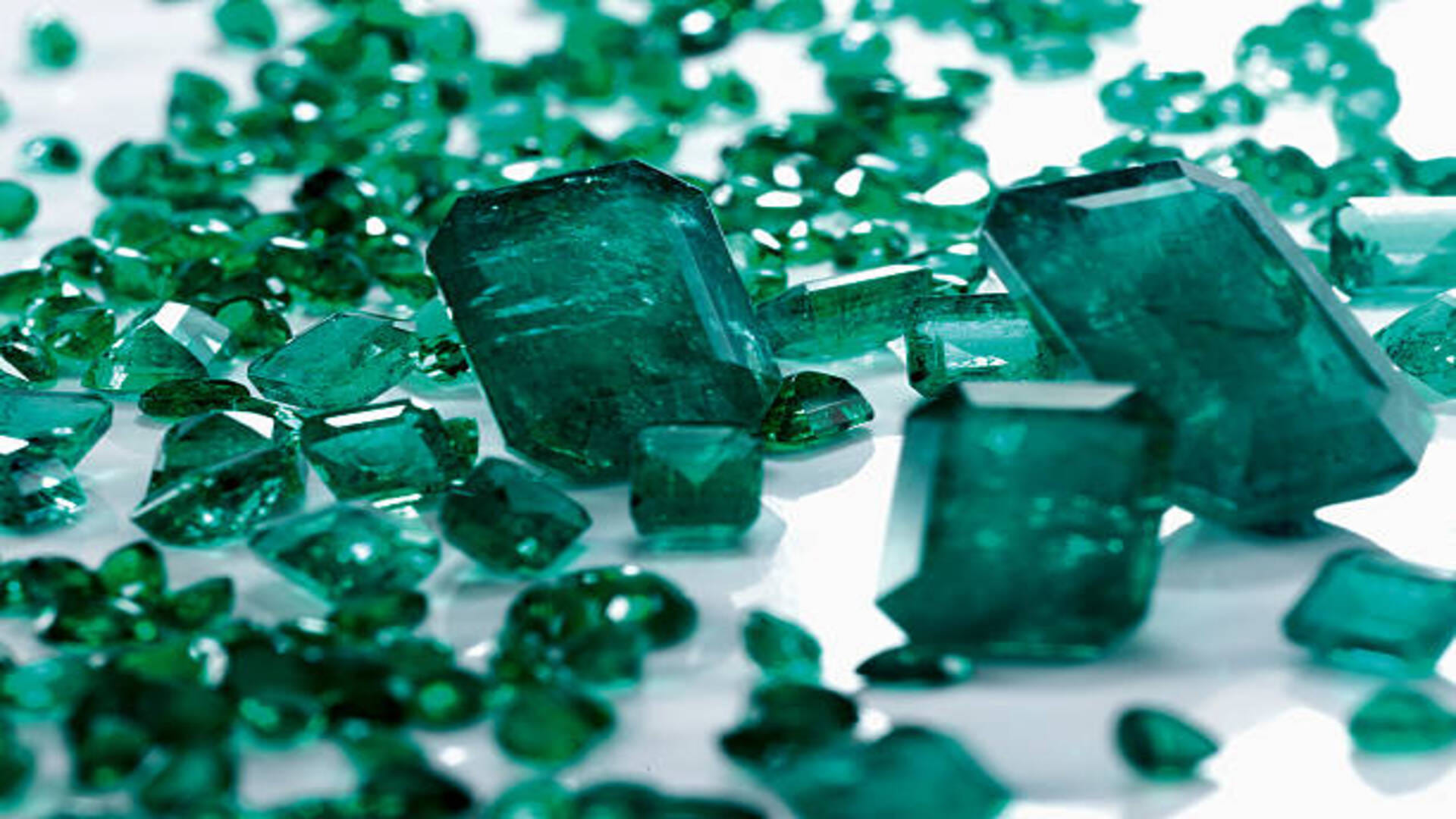 Emerald Gemstone benefits panna ratna dharan krne ke fayde in Hindi