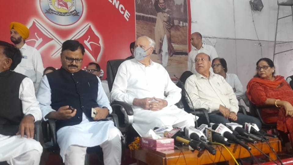 Farooq abdullah attacks Centre for not holding G20 meet in Jammu criticises settlement of non locals Jammu