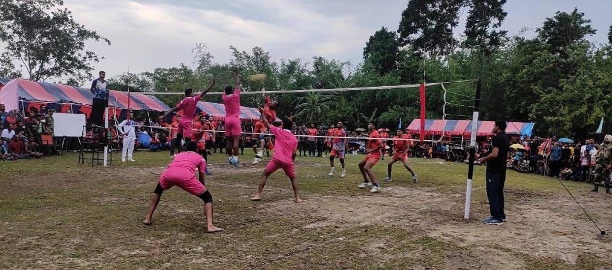 West Bengal: Friendship volleyball match between BSF-Border Guard Bangladesh