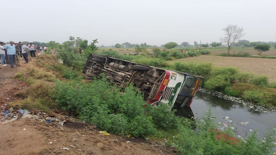 Roadways bus uncontrolled and overturned in the pit two dozen passengers injured