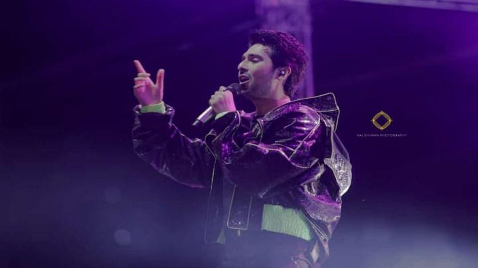 Bollywood singer Armaan Malik ask for street food in Dehradun on Twitter