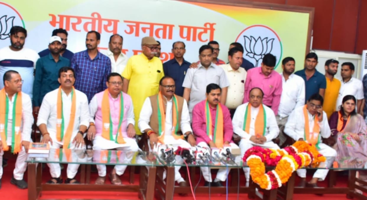 Lucknow News: Big blow to SP, former minister Narendra Singh Yadav, six times MLA, took BJP membership