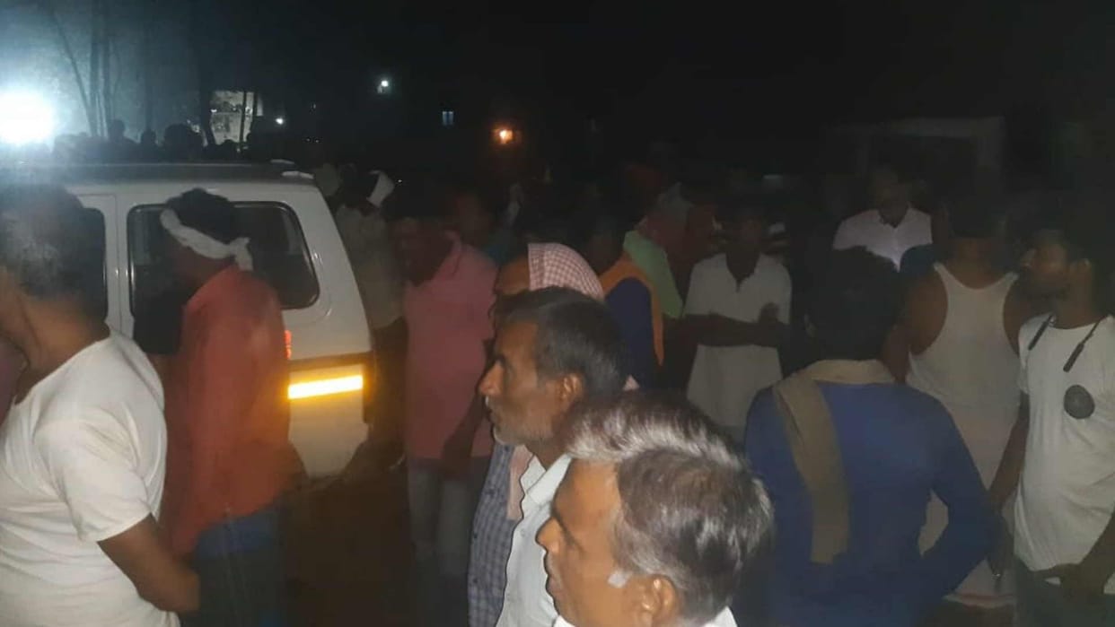 Five pyres burnt at Muktidham Barhalganj Gorakhpur after Azamgarh Road Accident