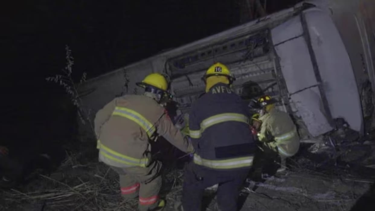 Mexico bus plunges off cliff, 18 people killed and 33 injured update news