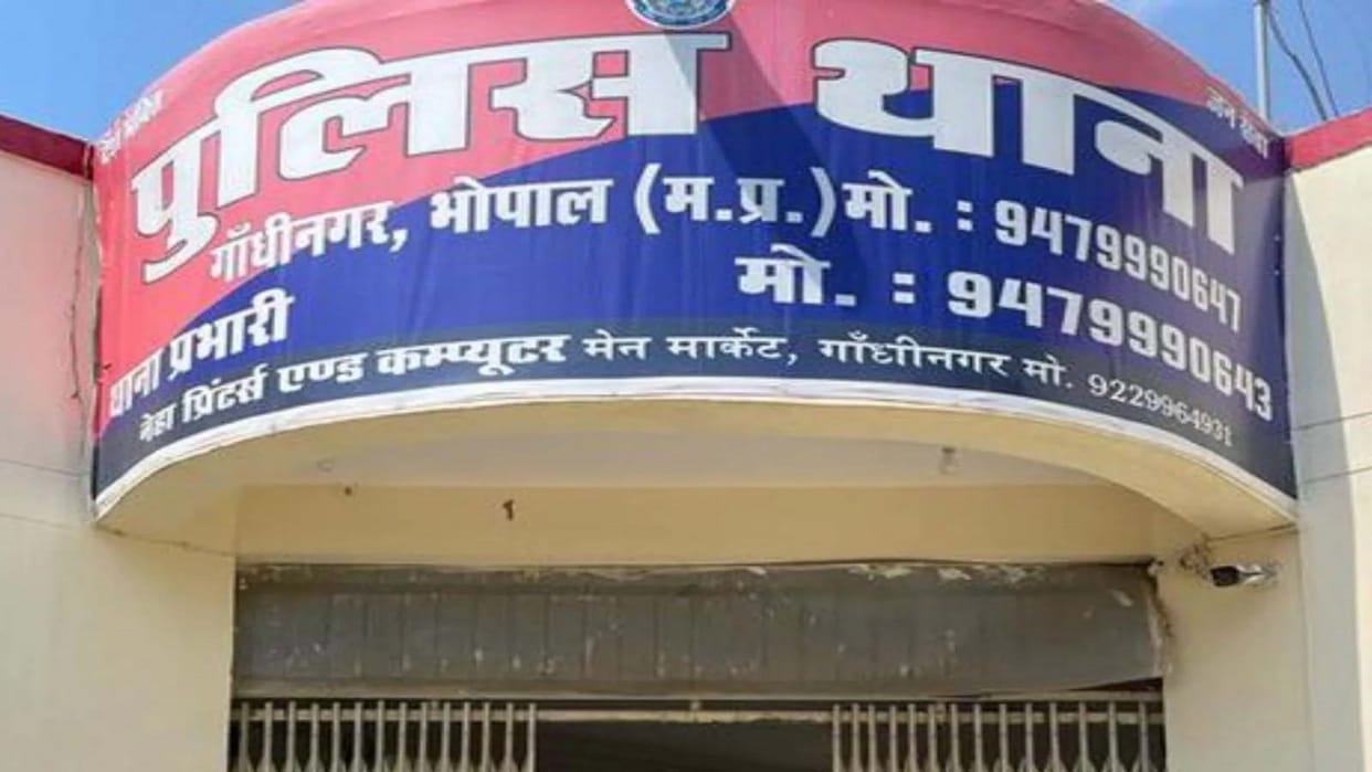 Miscreants stopped property dealer's car by hand in Bhopal, then opened fire, case is suspicious