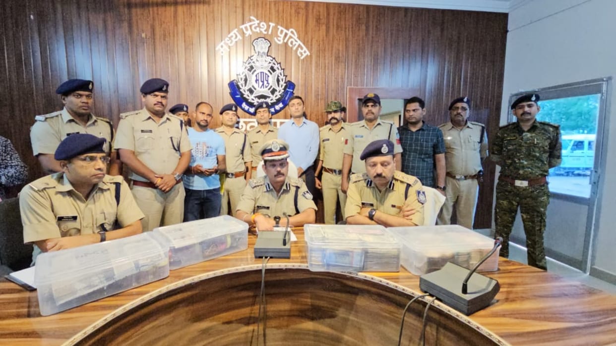 MP Crime One crore robbery revealed engineering students robbed businessman house in Chhatarpur
