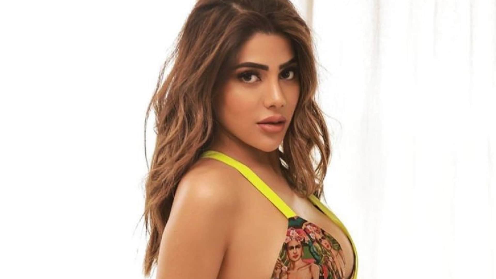 Nikki Tamboli work with Nawazuddin Siddiqui jogira sara ra ra know aboutsukesh chandrashekhar connection
