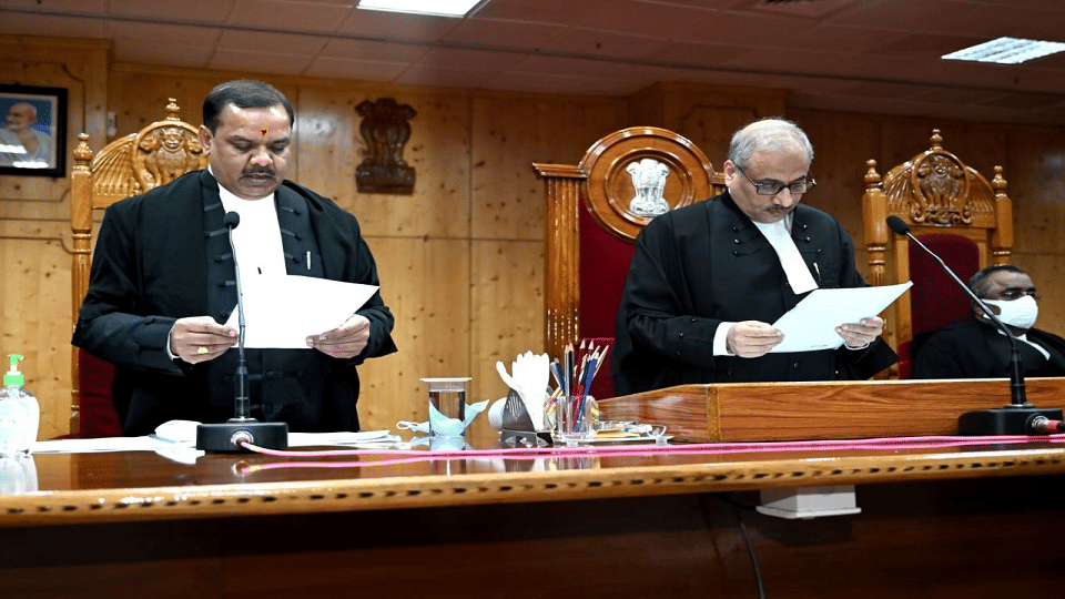 Newly appointed judge Sanjay Kumar Jaiswal took oath in Chhattisgarh High Court