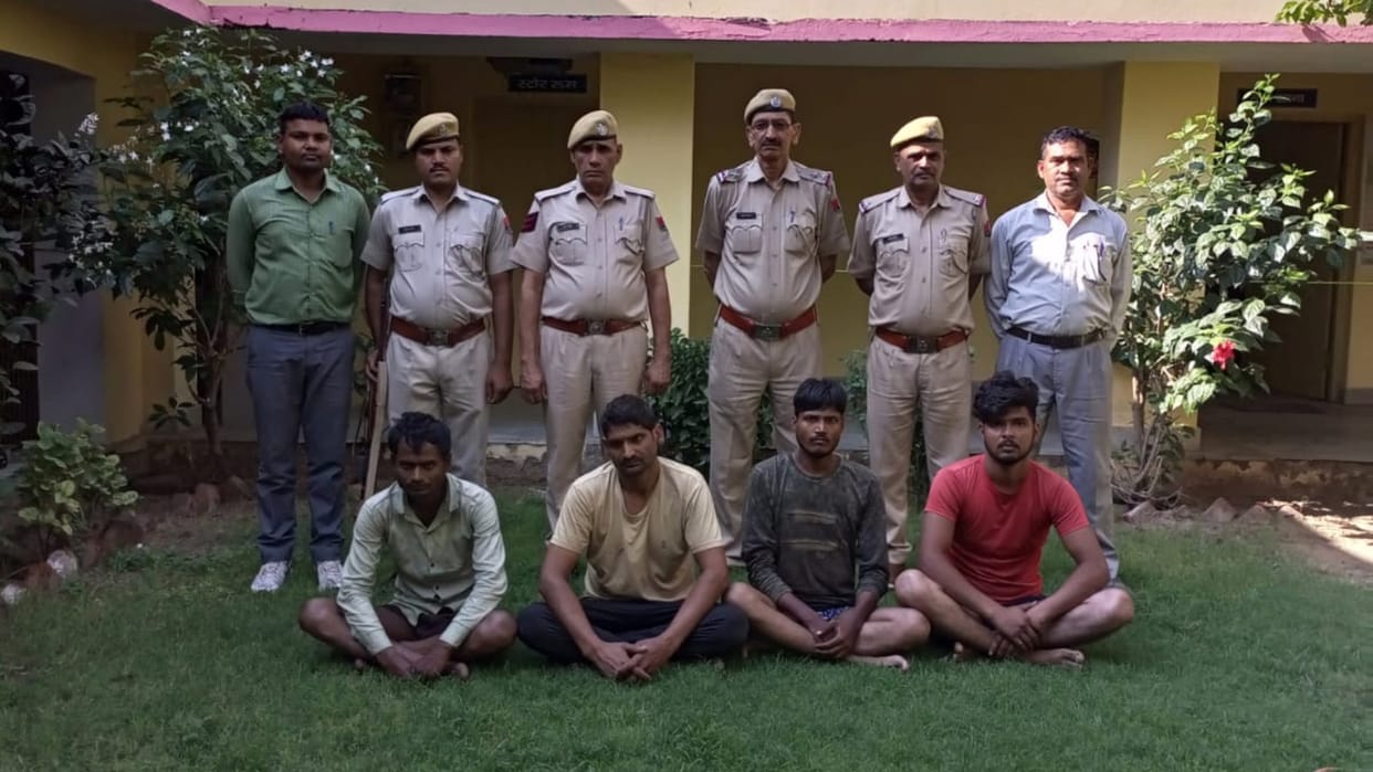 Police caught four miscreants planning robbery in Dholpur seized two pistols with live cartridges