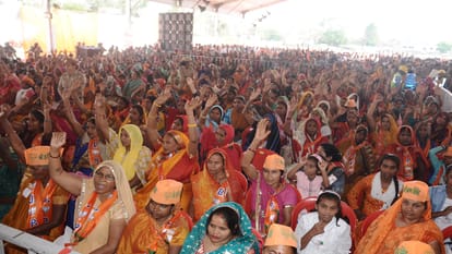 Pratapgarh: Chief Minister Yogi Adityanath roared at the opposition in the public meeting held in Pratapgarh