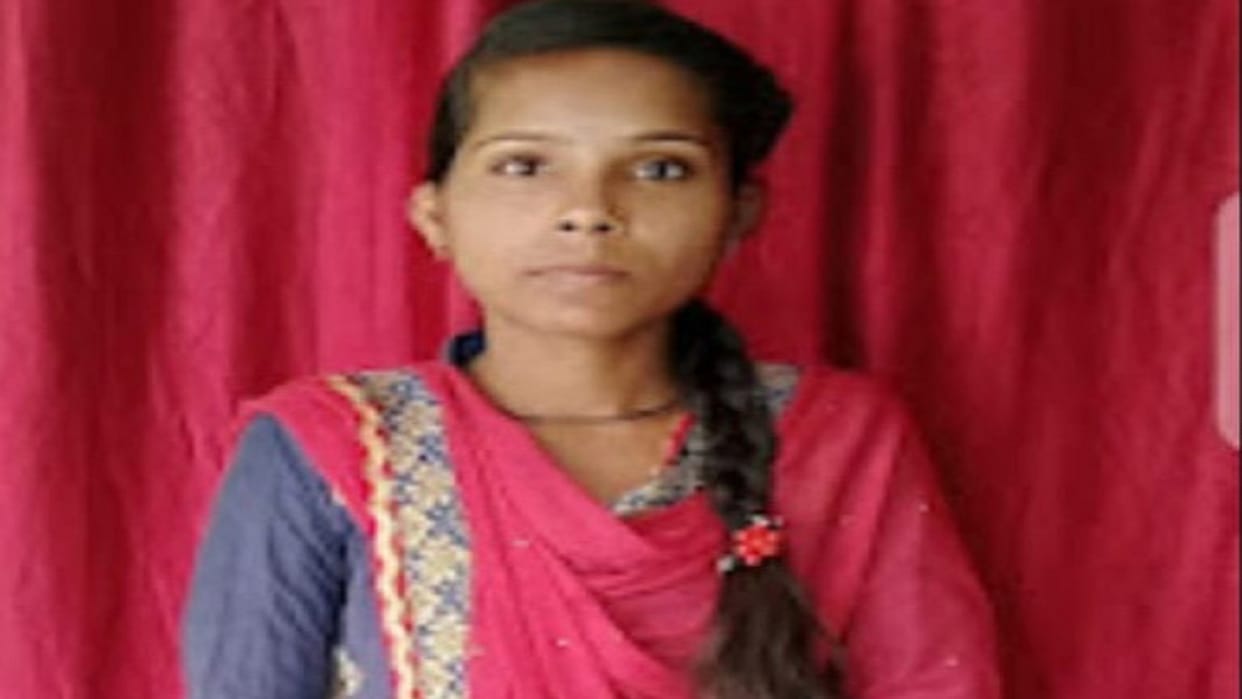 Husband slept in the room, married woman found hanging, dowry murder case filed